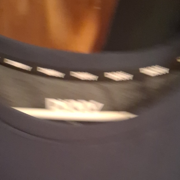 DKNY Men’s Dark Navy Crew Neck Short Sleeve Tee - Picture 5 of 9